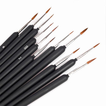 Liner brushes with the size printed on each handle