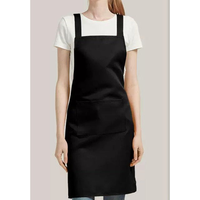 The black apron worn over a T-shirt